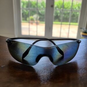 Maui Jim Black Breakwater Sunglasses with Polarized Lenses